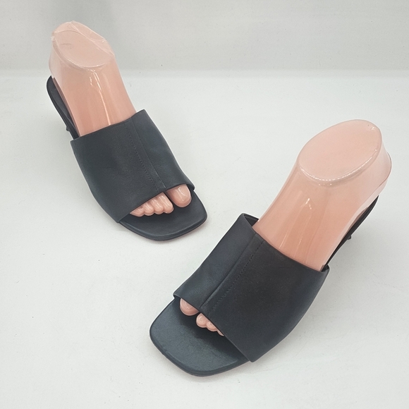 Vince Palmer Slide High Heel Sandal Women's 7M Black Leather Preowned - Picture 2 of 12